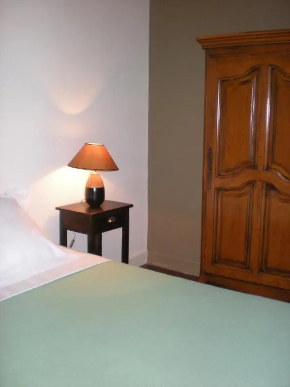 Bed and Breakfast Manoir Larcouillet Merles Frankreich