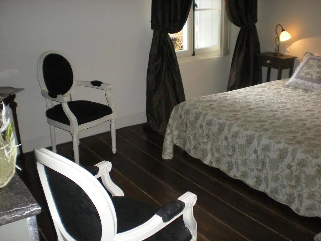 Bed and Breakfast Manoir Larcouillet Merles