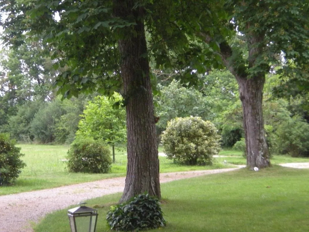 Bed and Breakfast Manoir Larcouillet Merles Frühstückspension