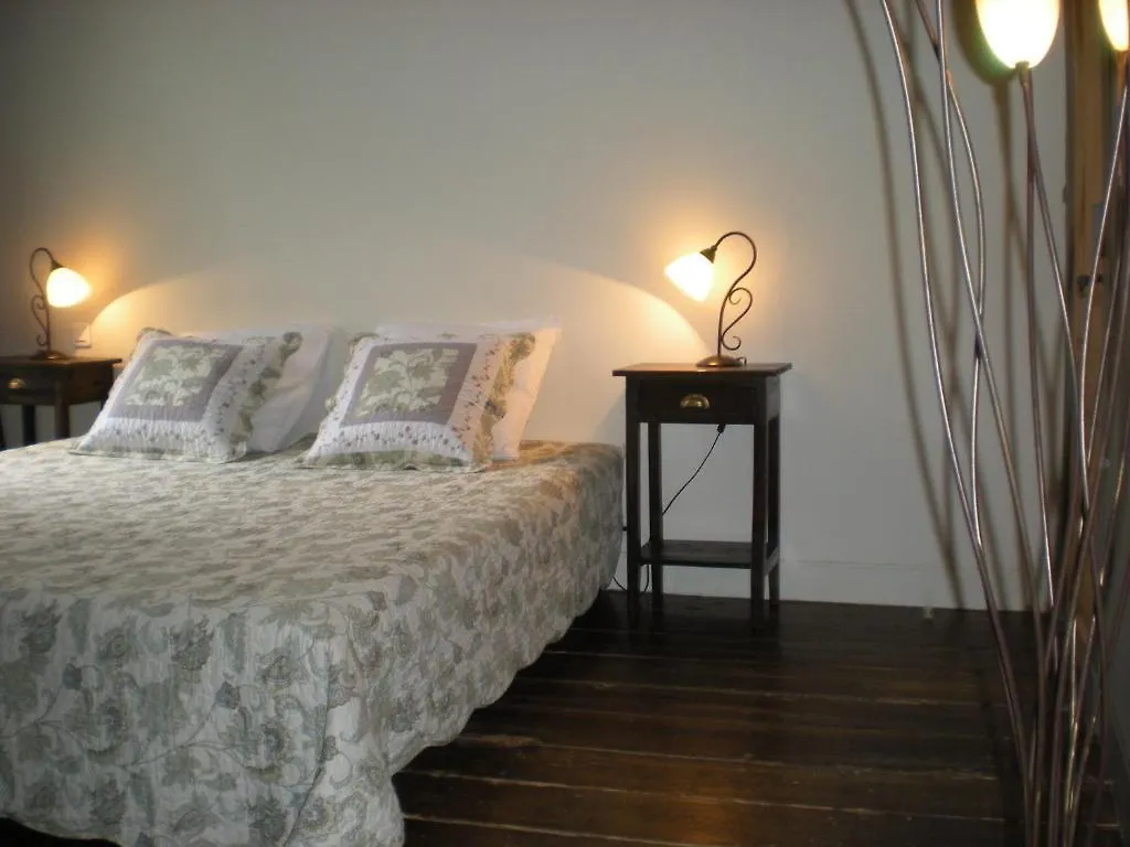 Bed and Breakfast Manoir Larcouillet Merles Frankreich